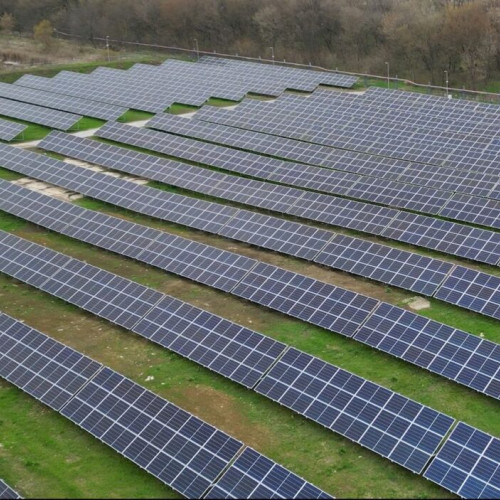 Primăria Chiochis va monta 740 de panouri fotovoltaice pentru energie verde