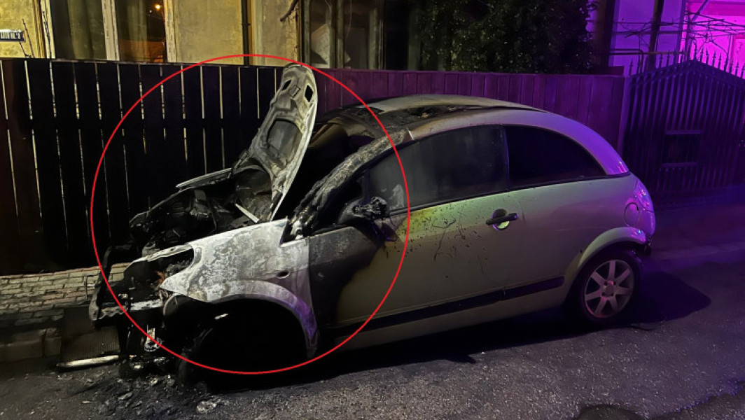 Răzbunare din gelozie în Neamț: Femeie reținută pentru incendierea mașinii amantei