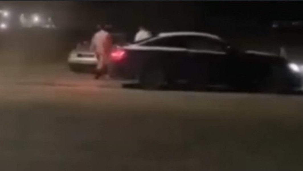 Pereche nervoși în Sibiu: un băiat și iubita sa lovește șoferii în timp ce fac drifturi