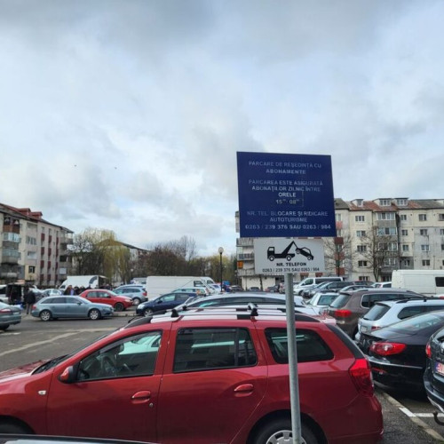 Firma din Bistrița câștigătoare a licitației trebuie să finalizeze contractul până la sfârșitul acestei luni, anunță cotidianul local. Potrivit sursei, compania trebuie să ofere garanție de doi ani pentru plăcuțele de semnalizare.
