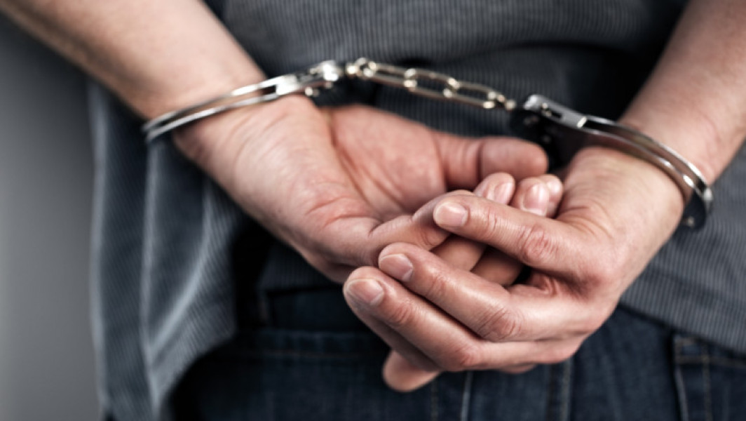 Polițist din Cluj, reținut în anchetă penală pentru tâlhărie