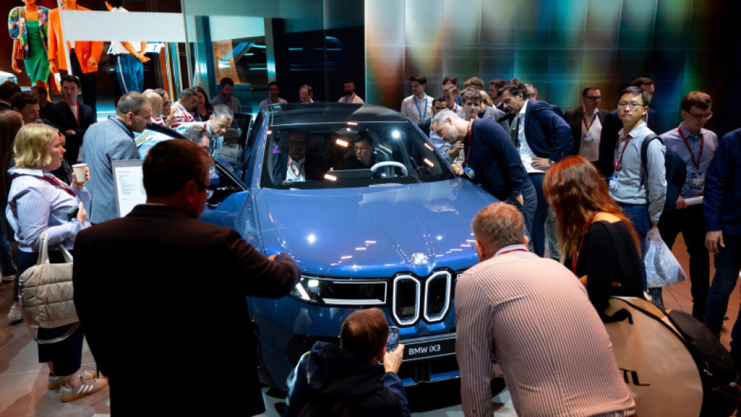Constructorii auto europeni lansează ofensivă electrică pentru a contracara rivalii chinezi