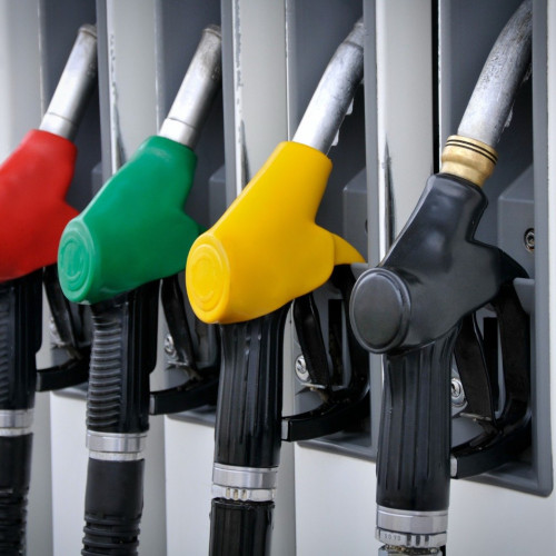 Carburanții se vor scumpi din nou de la 1 ianuarie 2026 din cauza accizelor majorate
