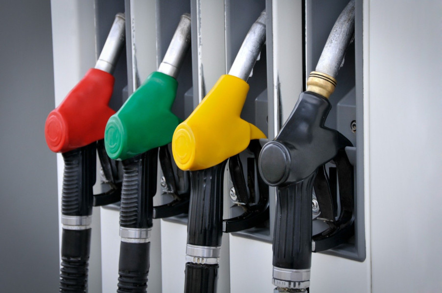 Carburanții se vor scumpi din nou de la 1 ianuarie 2026 din cauza accizelor majorate