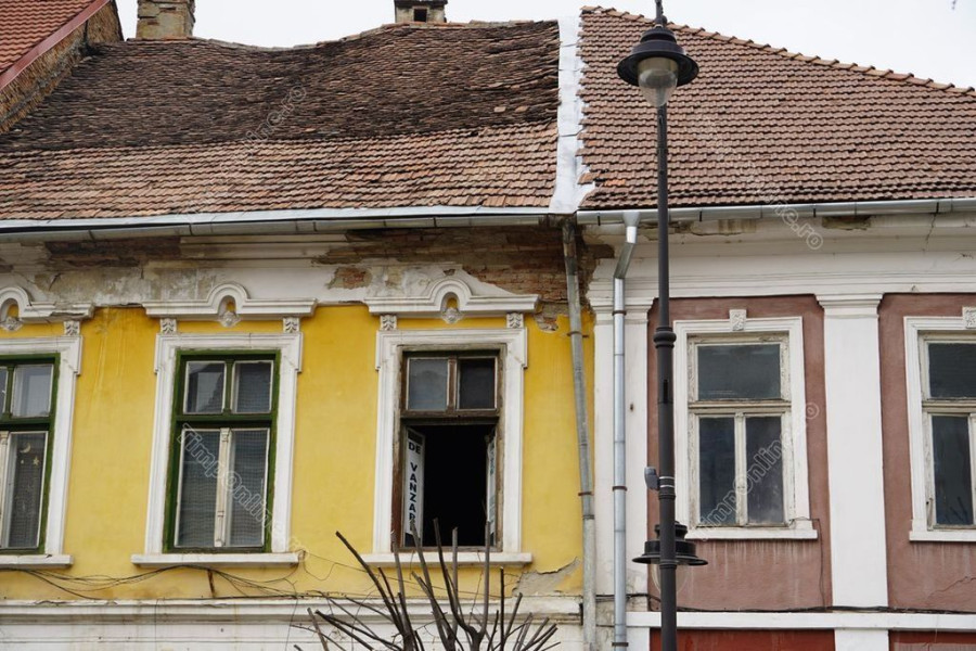 Primăria impune sancțiuni pentru nerealizarea reabilitării fațadelor din zona istorică