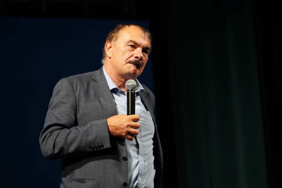 Efectele inteligenței artificiale asupra sănătății mintale a elevilor, discutate la Bistrița
