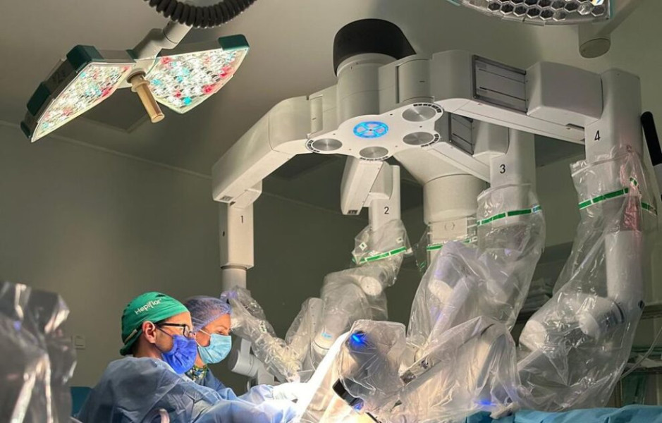 Spitalul Județean Bistrița a realizat 100 de intervenții robotice de succes