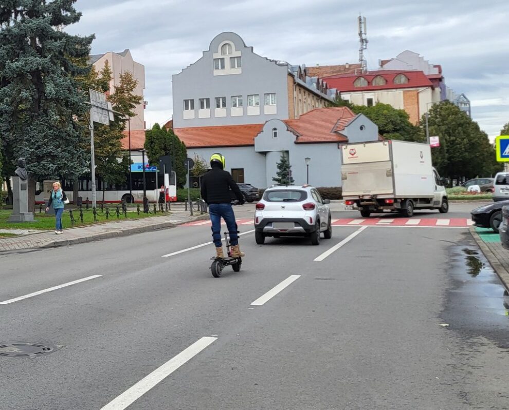 Camera Deputaților a aprobat legea pentru asigurarea trotinetelor și bicicletelor electrice