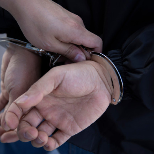 Bărbat din Cluj arestat preventiv după ce a ignorat de 17 ori ordinul de protecție