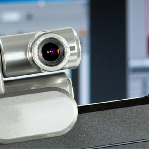 Profesoară de biologie din Iași demisionează după ce elevii au găsit imagini compromițătoare online