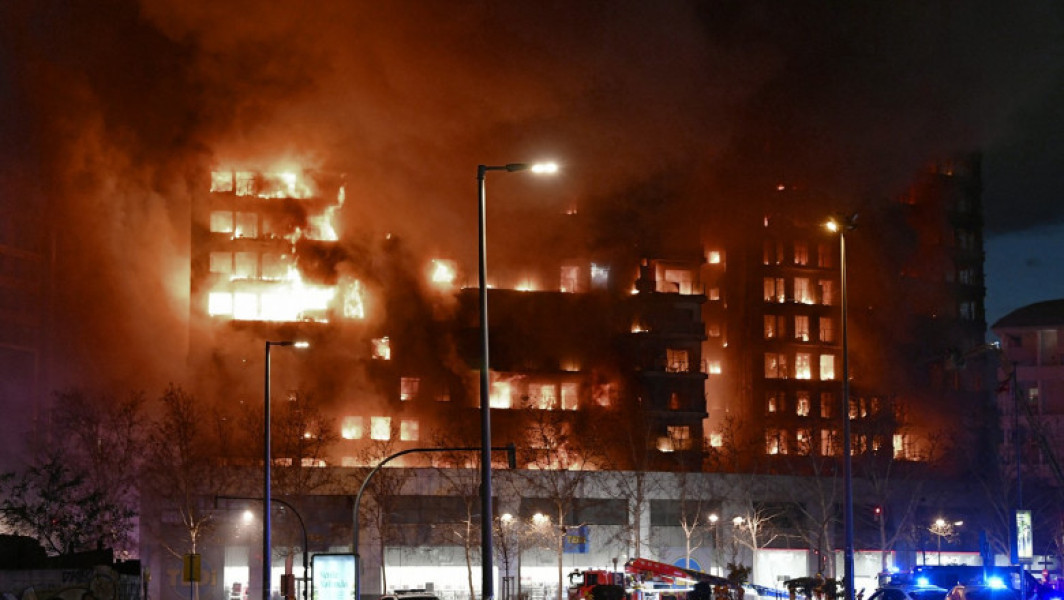 MAE: Doi români decedați în incendiul din Valencia