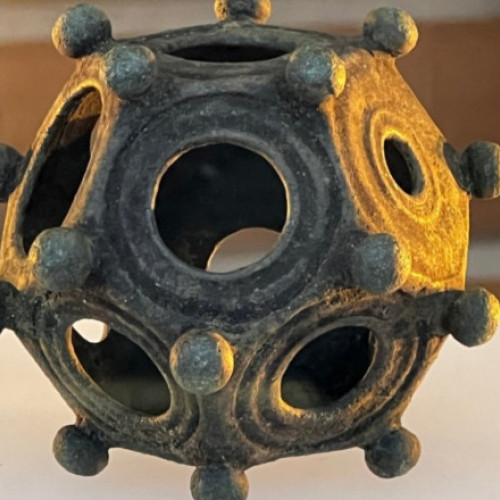 „Una dintre cele mai mari enigme”: Arheologi amatori au descoperit un obiect roman misterios „complet unic”